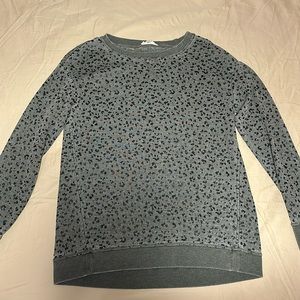 GRAY WITH OLIVE GREEN TINT— BLACK LEOPARD PRINT LONG-SLEEVE SHIRT